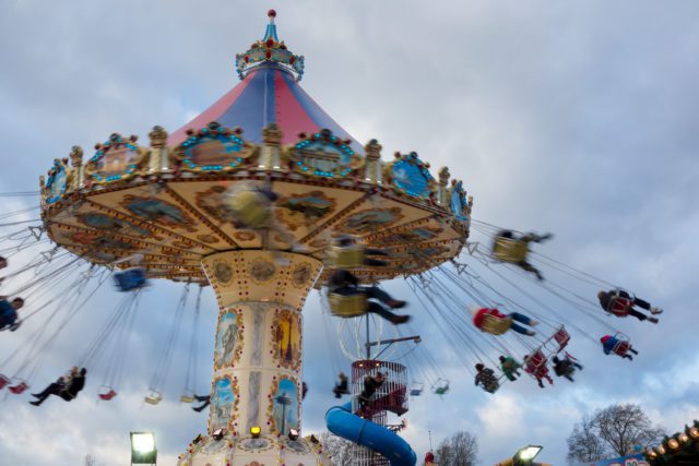 London,,Uk,-,December,9,:,Carousel,At,Winter,Wonderland