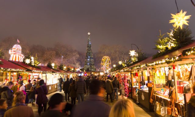 London,,England,-,December,18,,2016:,People,Walking,In,The