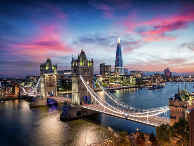 https://londonplanner.com/wp-content/uploads/2022/03/London-at-Night-Featured-Image-640x480.jpg