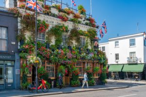 The Churchill Arms © Shutterstock