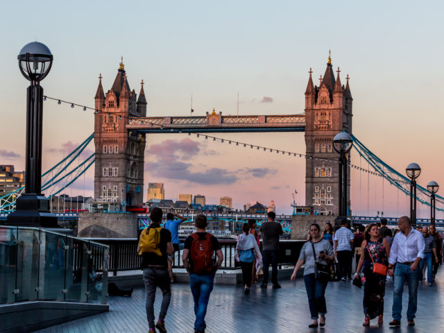 Explore London on foot this autumn © Shutterstock