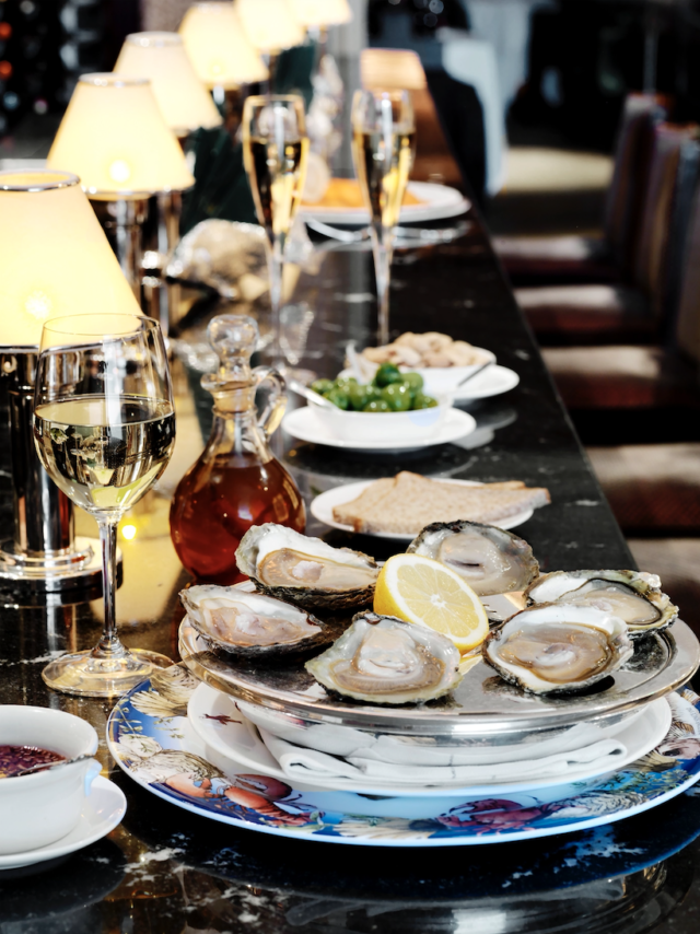 Try oysters at Wilton's © Wilton's