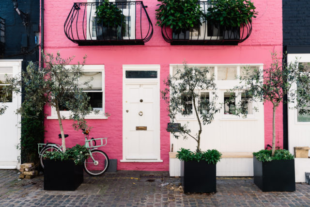 This little pink house is an Instagram favourite in St Luke's Mews © JJFarq/Shutterstock