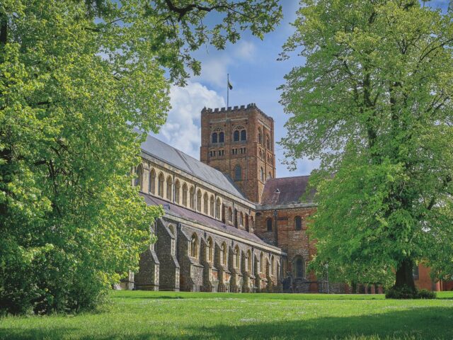 https://londonplanner.com/wp-content/uploads/2025/05/St-Albans-Cathedral-640x480.jpg
