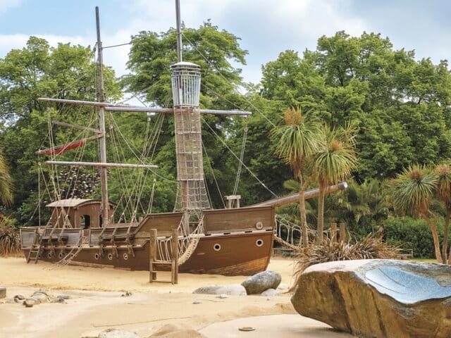 https://londonplanner.com/wp-content/uploads/2025/07/dreamstime_xl_131110412-Shipwreck-640x480.jpg